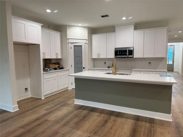 111 S Carroll Street, La Porte, TX 77571