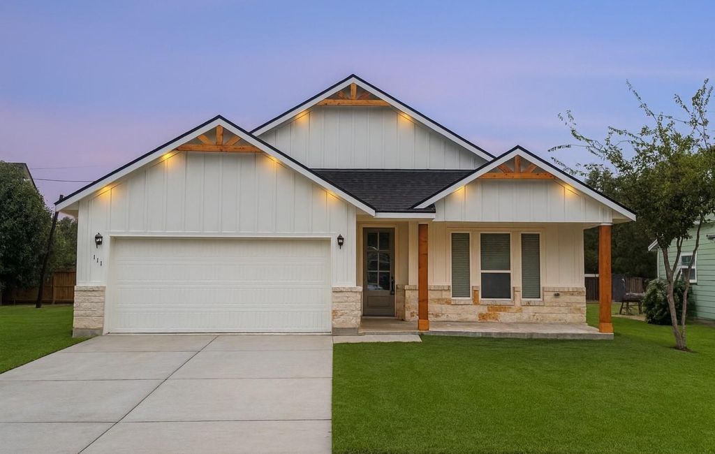 111 S Carroll Street, La Porte, TX 77571