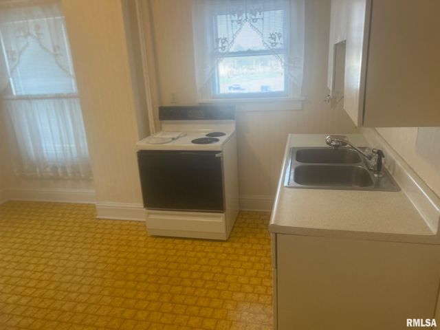 332 N CLAY Street, Taylorville, IL 62568