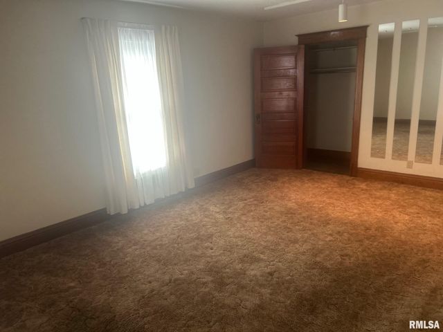 332 N CLAY Street, Taylorville, IL 62568