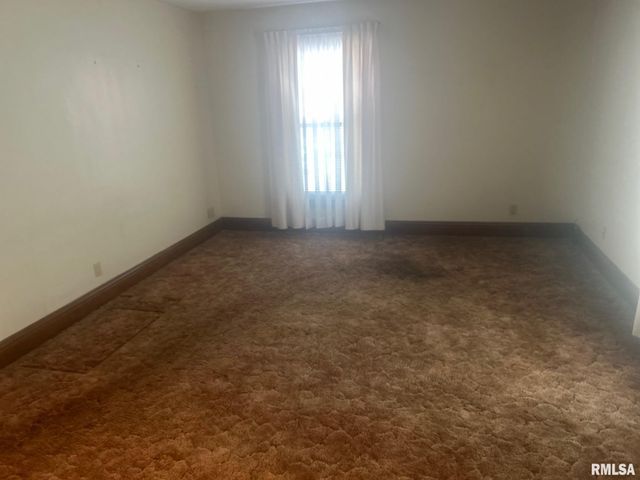 332 N CLAY Street, Taylorville, IL 62568