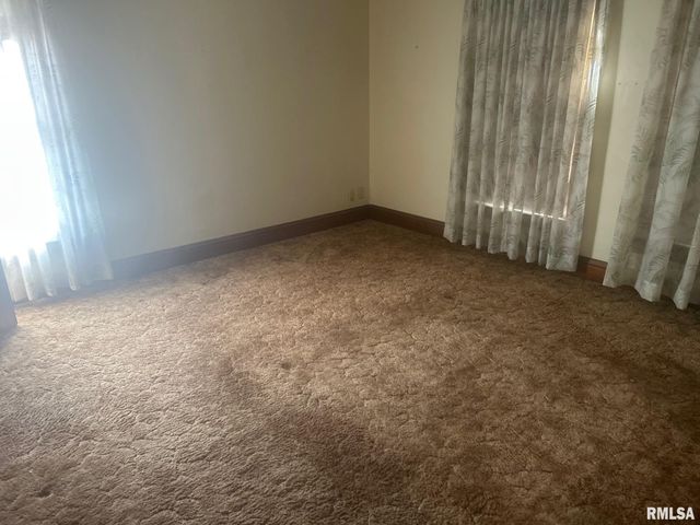 332 N CLAY Street, Taylorville, IL 62568