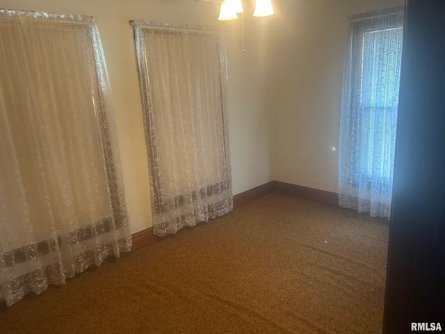 332 N CLAY Street, Taylorville, IL 62568