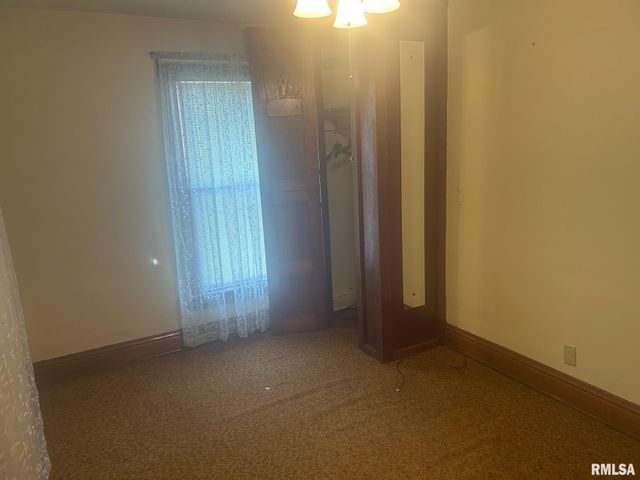 332 N CLAY Street, Taylorville, IL 62568