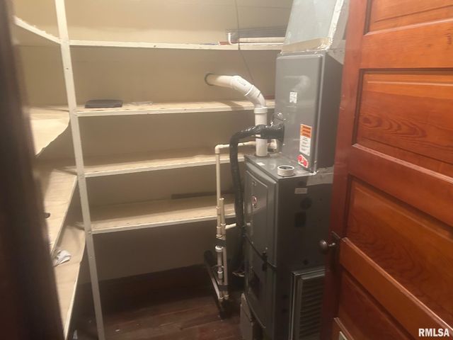 332 N CLAY Street, Taylorville, IL 62568