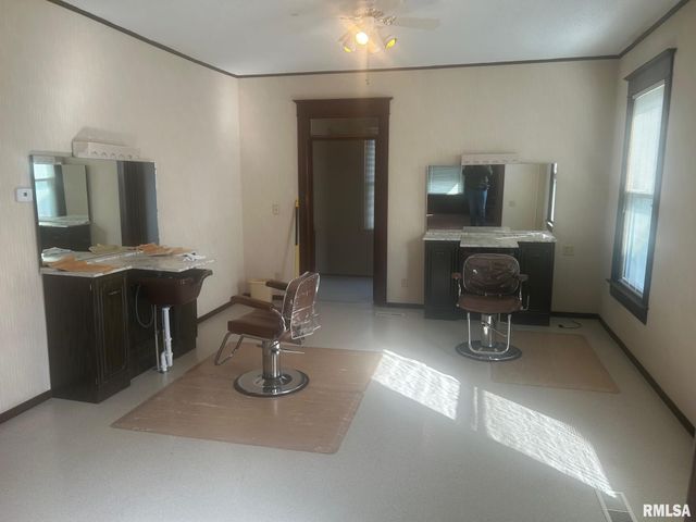 332 N CLAY Street, Taylorville, IL 62568