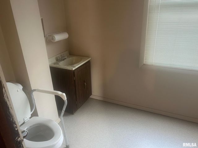 332 N CLAY Street, Taylorville, IL 62568