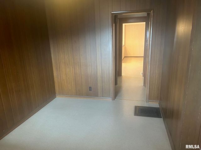 332 N CLAY Street, Taylorville, IL 62568