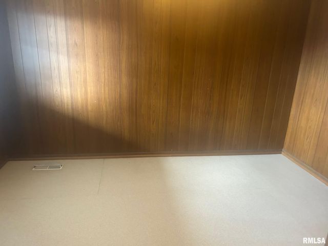 332 N CLAY Street, Taylorville, IL 62568