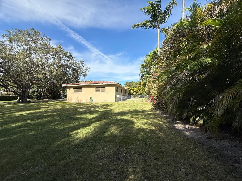 Image 10 of property listing at 1721 Columbus Blvd, Coral Gables, FL 33134