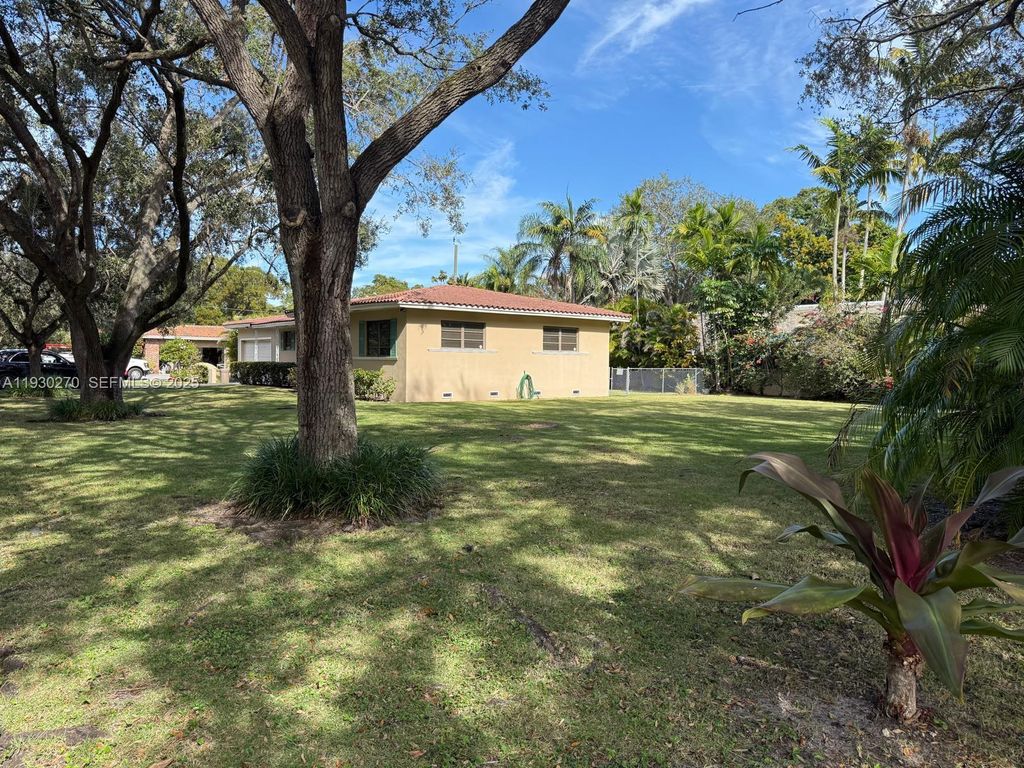 Image 11 of property listing at 1721 Columbus Blvd, Coral Gables, FL 33134