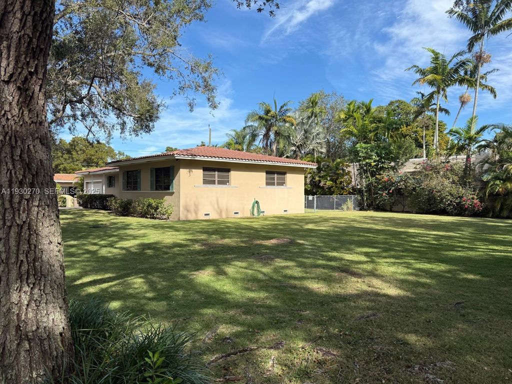 Image 12 of property listing at 1721 Columbus Blvd, Coral Gables, FL 33134