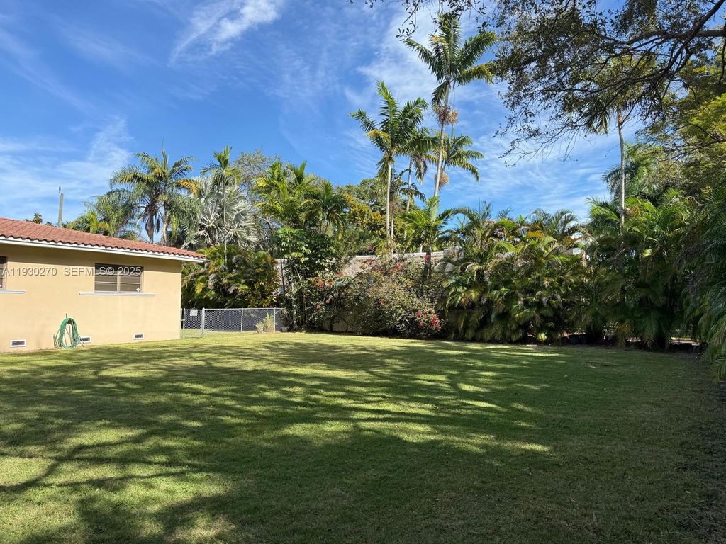 Image 14 of property listing at 1721 Columbus Blvd, Coral Gables, FL 33134