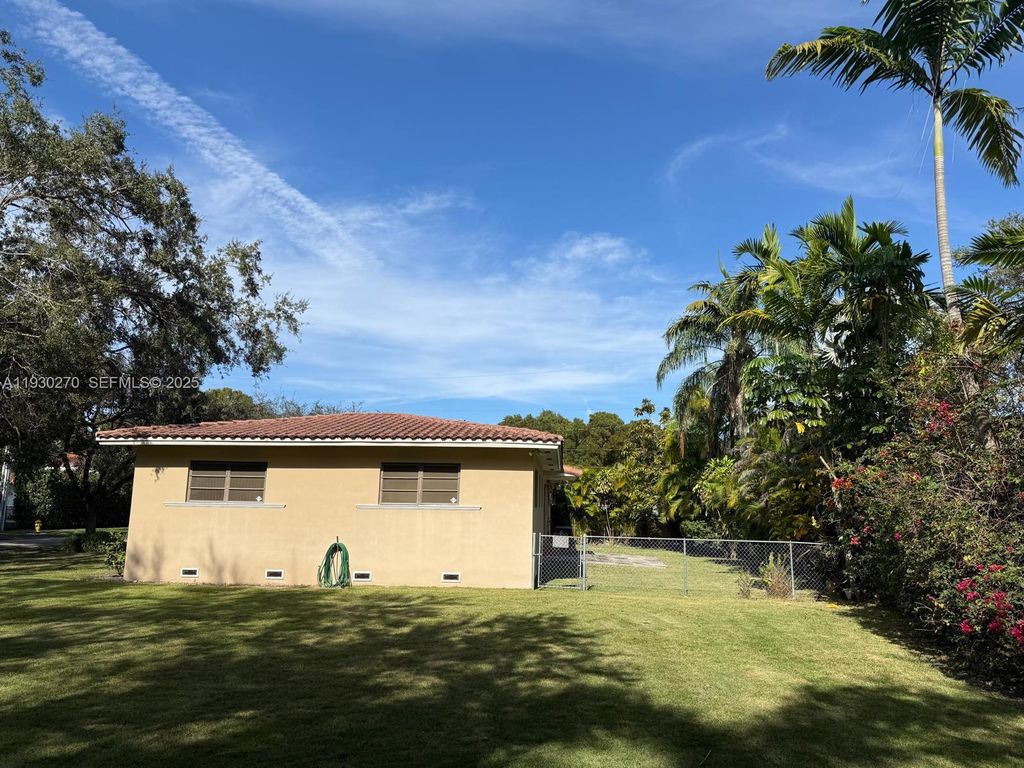 Image 15 of property listing at 1721 Columbus Blvd, Coral Gables, FL 33134