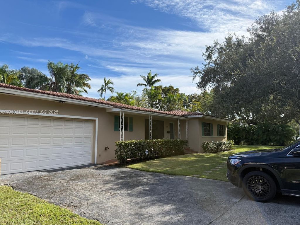 Image 16 of property listing at 1721 Columbus Blvd, Coral Gables, FL 33134