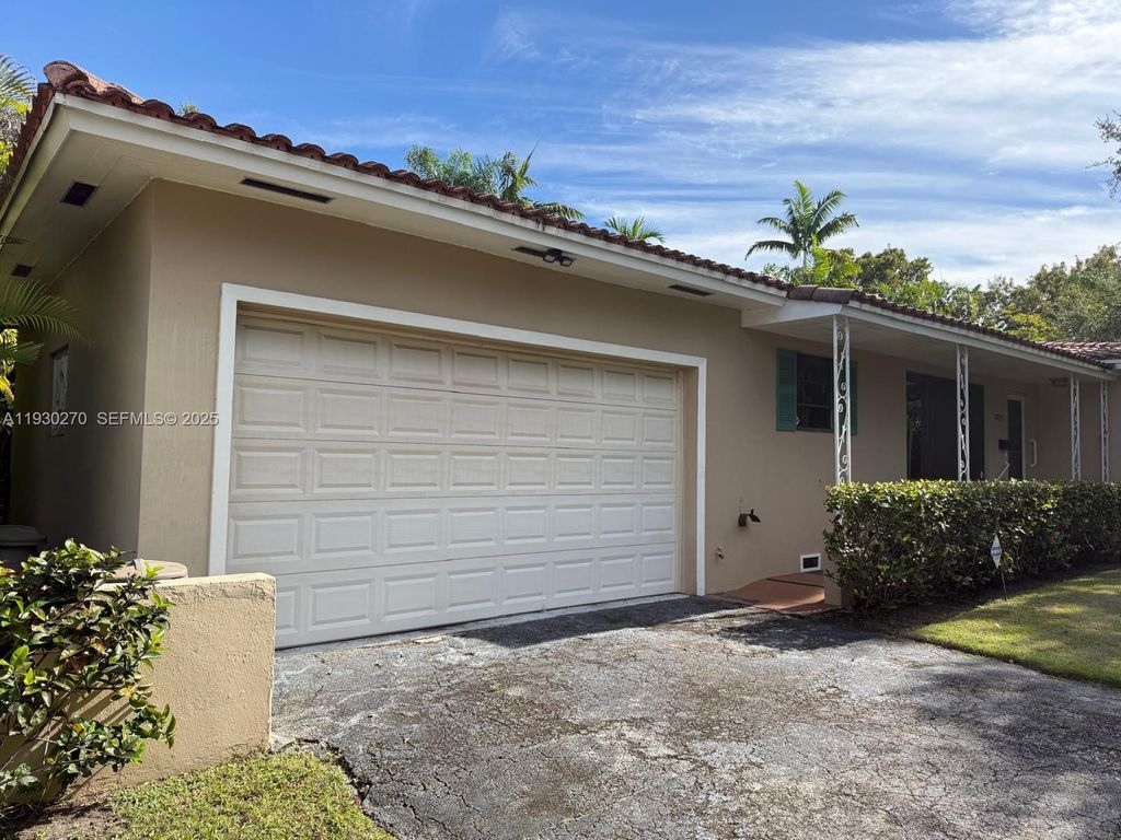 Image 17 of property listing at 1721 Columbus Blvd, Coral Gables, FL 33134