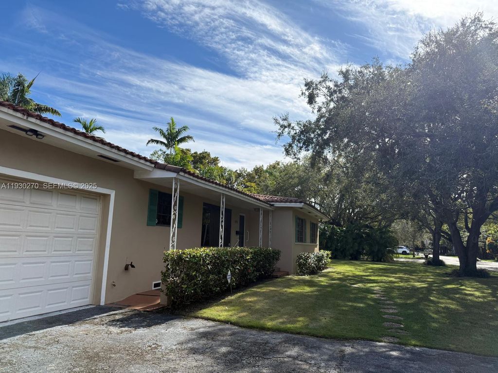 Image 18 of property listing at 1721 Columbus Blvd, Coral Gables, FL 33134
