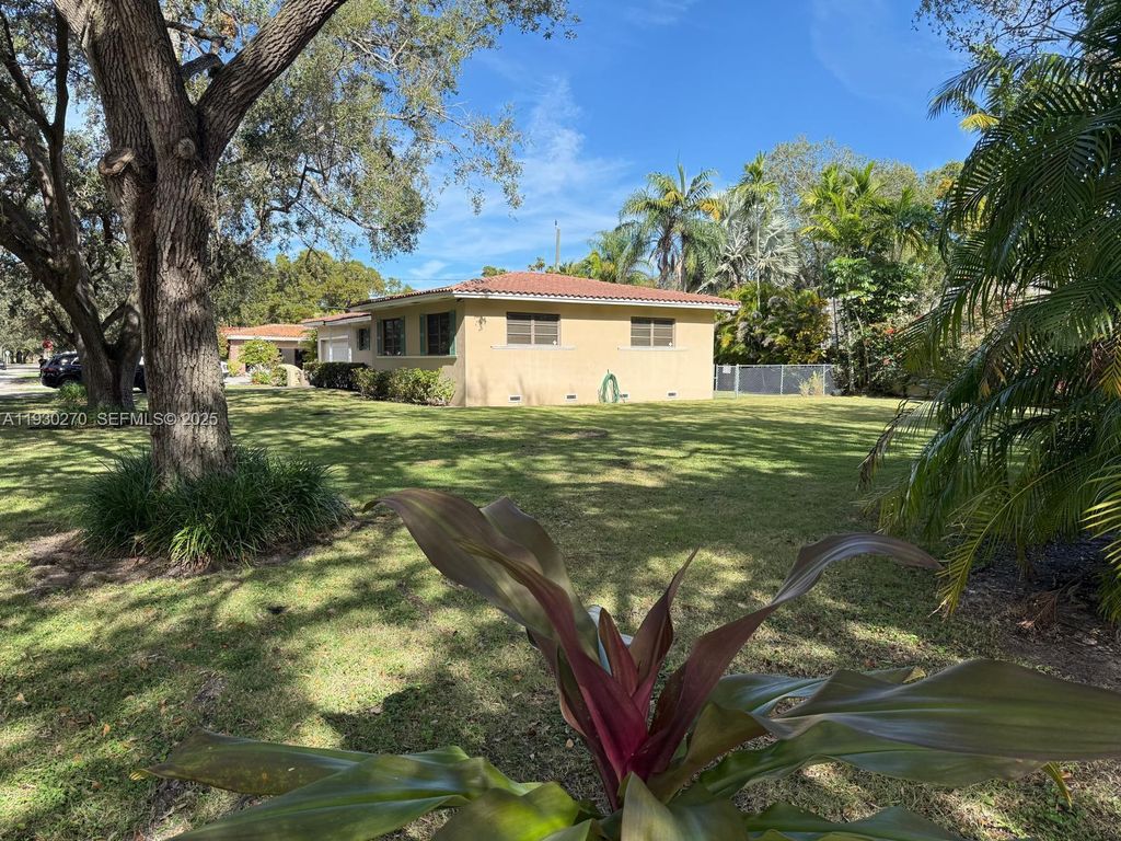 Image 4 of property listing at 1721 Columbus Blvd, Coral Gables, FL 33134