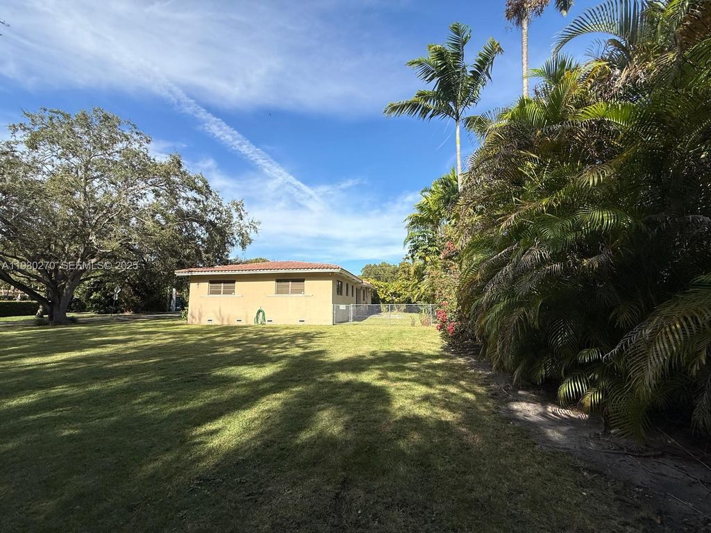 Image 6 of property listing at 1721 Columbus Blvd, Coral Gables, FL 33134