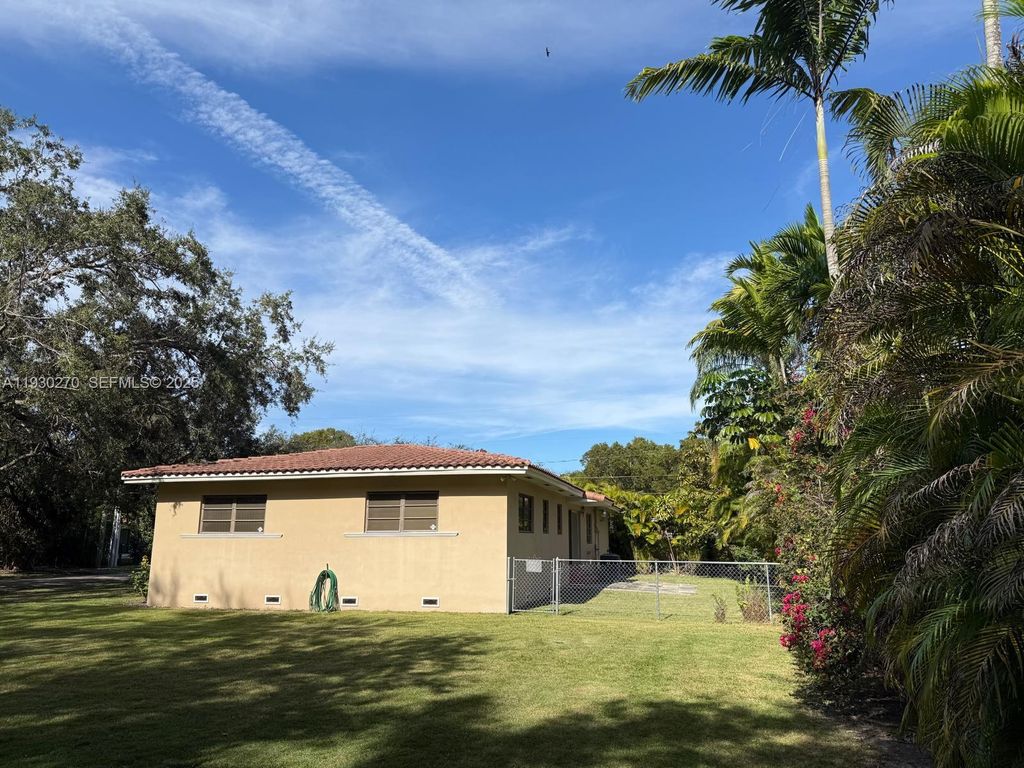 Image 7 of property listing at 1721 Columbus Blvd, Coral Gables, FL 33134