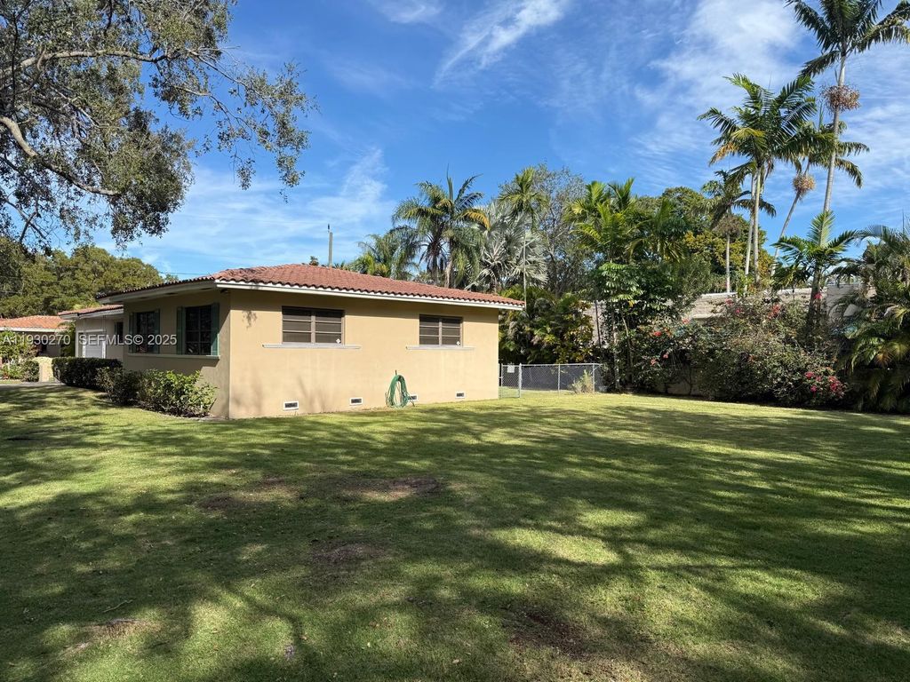 Image 9 of property listing at 1721 Columbus Blvd, Coral Gables, FL 33134