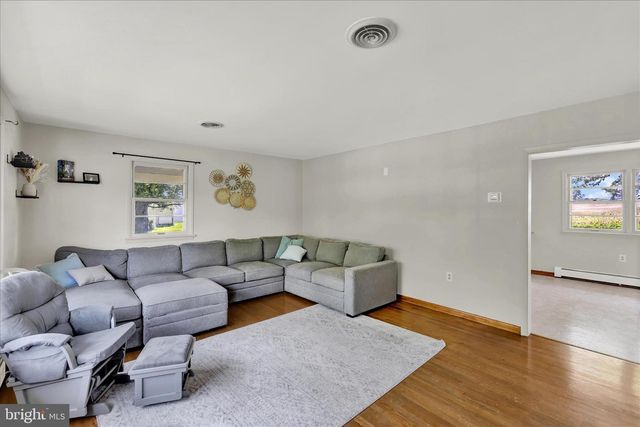 2796 JOHNSON DR, Chambersburg, PA 17201