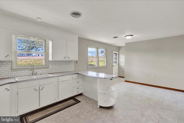 2796 JOHNSON DR, Chambersburg, PA 17201