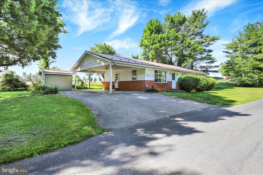 2796 JOHNSON DR, Chambersburg, PA 17201