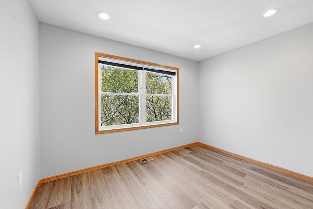 71 B Street, Saint Paul, MN 55106