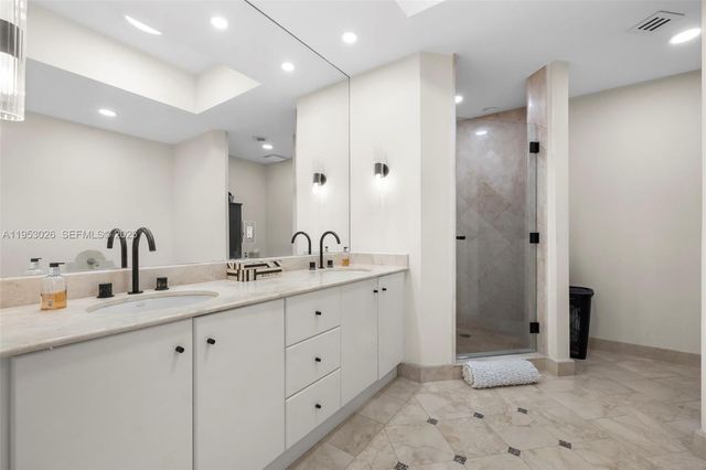 100 S Pointe Dr 509, Miami Beach, FL 33139