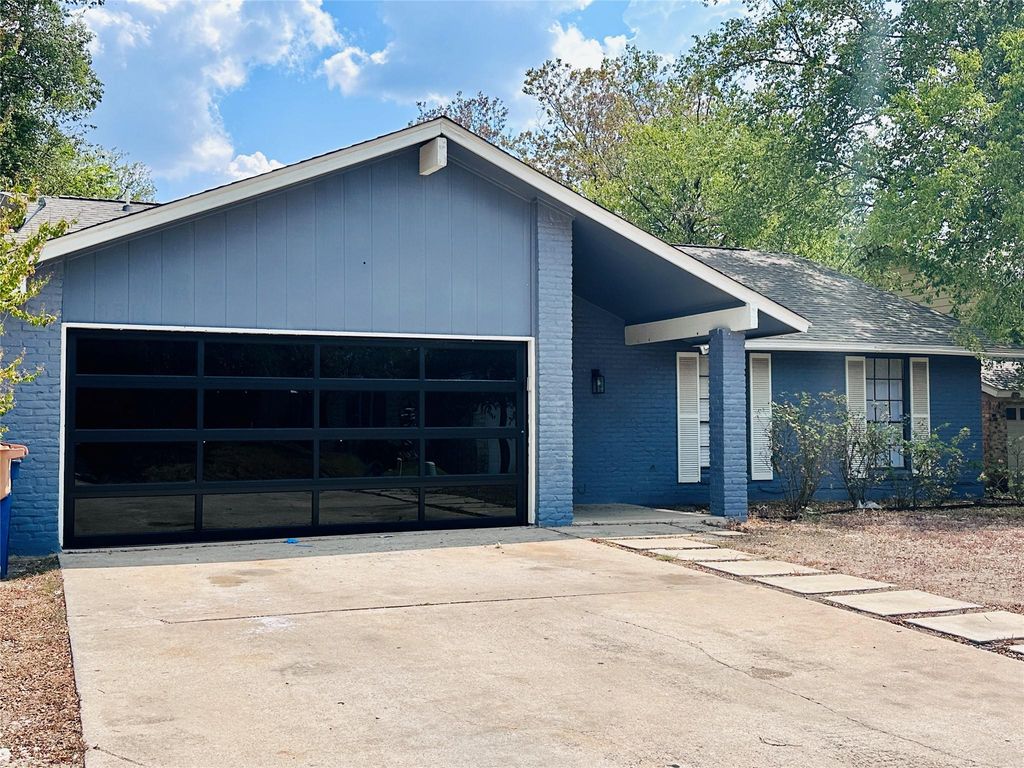 6511 W Sunstrip DR, Austin, TX 78745