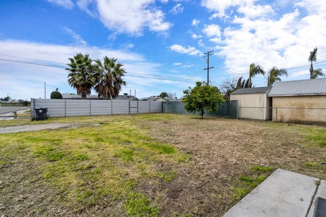 430 S 6th Street, Fowler, CA 93625