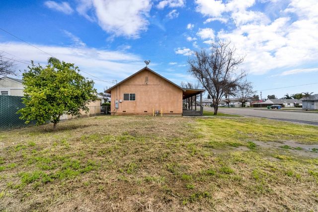 430 S 6th Street, Fowler, CA 93625