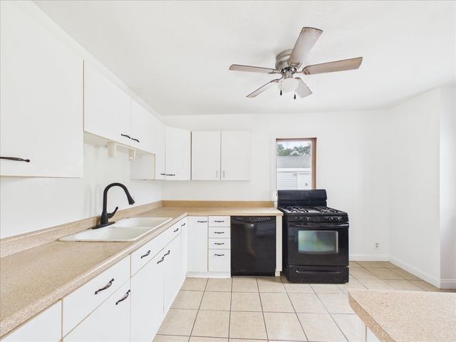 2335 Burton Street, Rockford, IL 61103