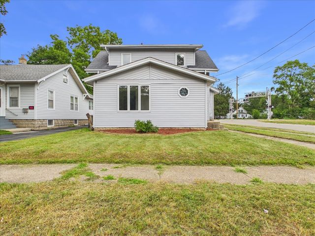 2335 Burton Street, Rockford, IL 61103