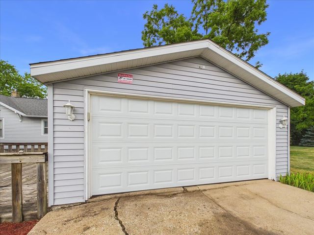 2335 Burton Street, Rockford, IL 61103