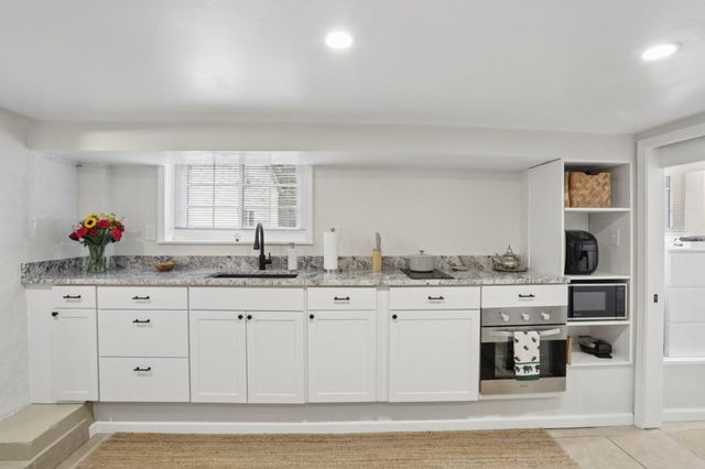 980 Brookdale Drive, East Point, GA 30344