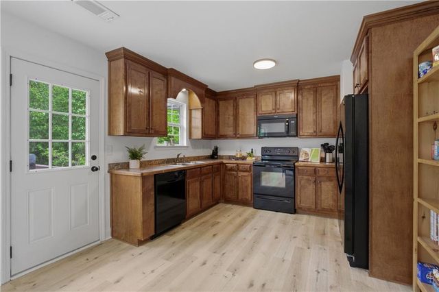 5458 Latham Manor Drive, Gainesville, GA 30506