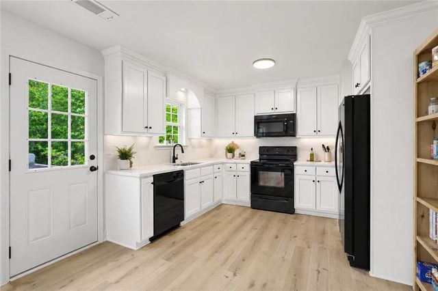 5458 Latham Manor Drive, Gainesville, GA 30506