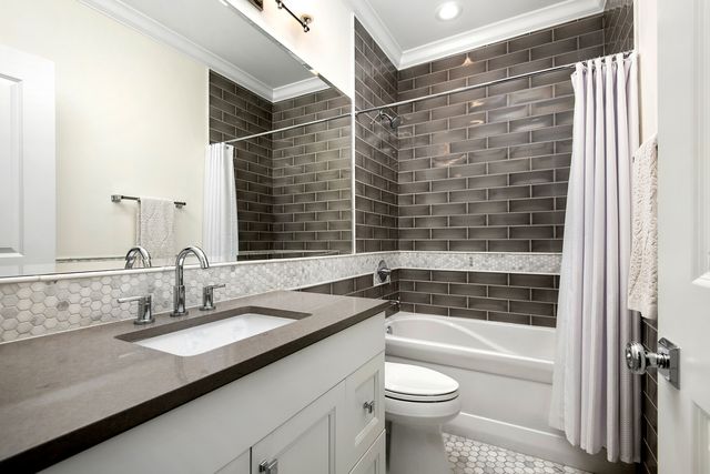 2333 N Southport Avenue 1, Chicago, IL 60614