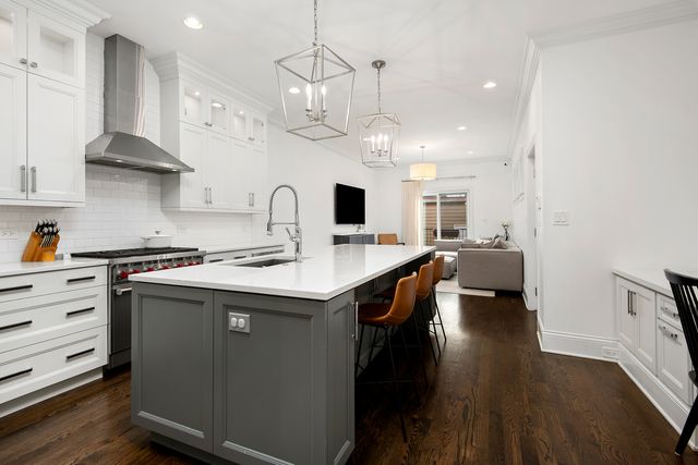 2333 N Southport Avenue 1, Chicago, IL 60614
