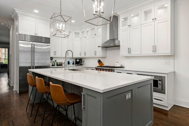 2333 N Southport Avenue 1, Chicago, IL 60614