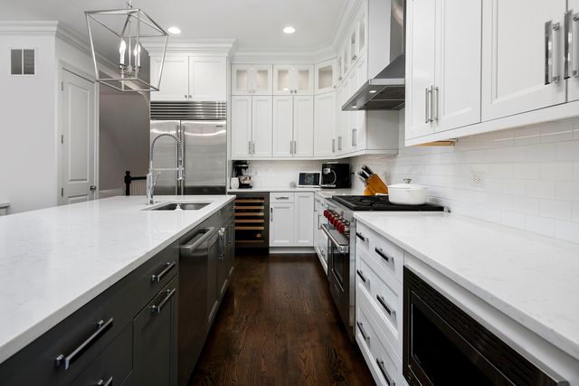 2333 N Southport Avenue 1, Chicago, IL 60614