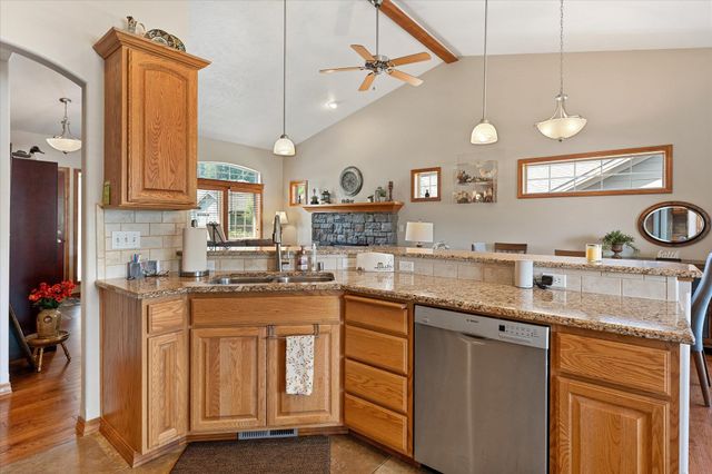 17012 N EAGLE NEST Ln, Colbert, WA 99005