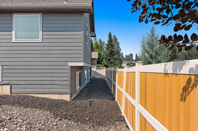 17012 N EAGLE NEST Ln, Colbert, WA 99005