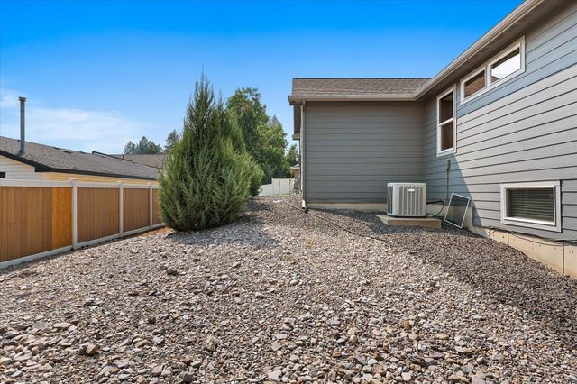 17012 N EAGLE NEST Ln, Colbert, WA 99005