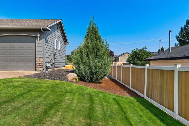 17012 N EAGLE NEST Ln, Colbert, WA 99005