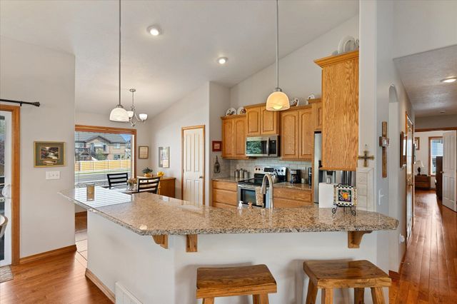 17012 N EAGLE NEST Ln, Colbert, WA 99005