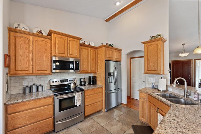 17012 N EAGLE NEST Ln, Colbert, WA 99005
