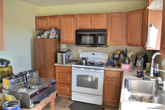 1205 ASHFORD DR, Cheyenne, WY 82007